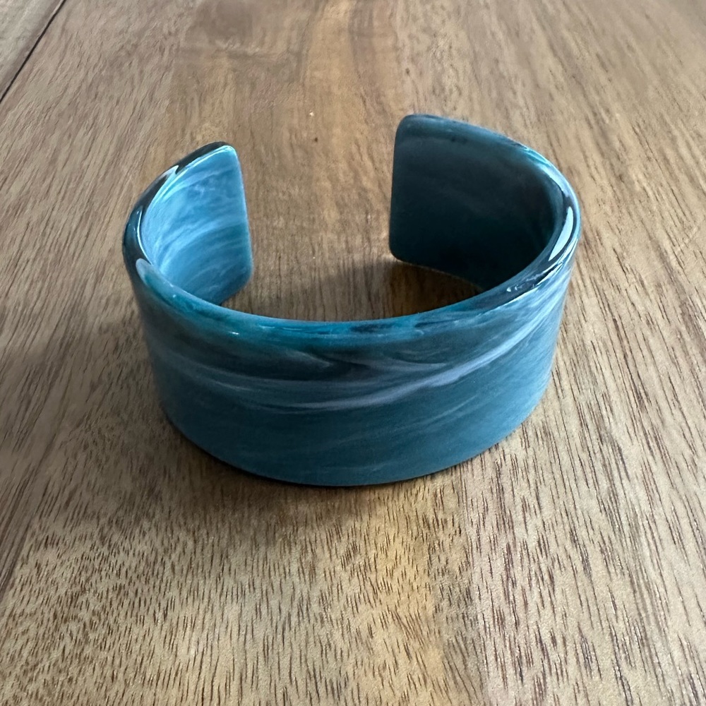 Machete wrist cuff